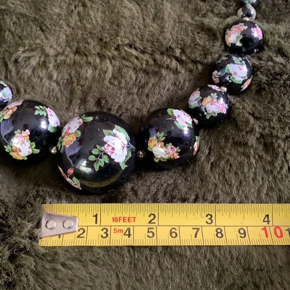 Chunky Rose Beed Necklace - Picture 5 of 6